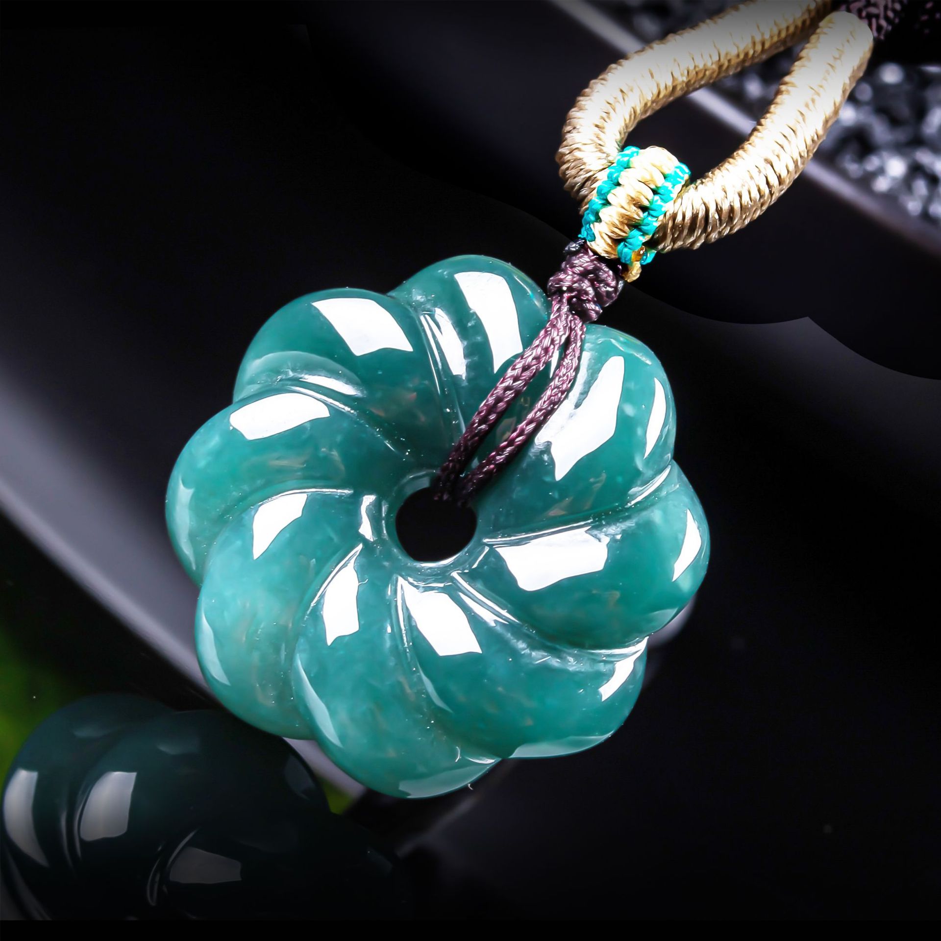 Women'S Accessories - Natural Burmese Jadeite Flower Pendant Necklace