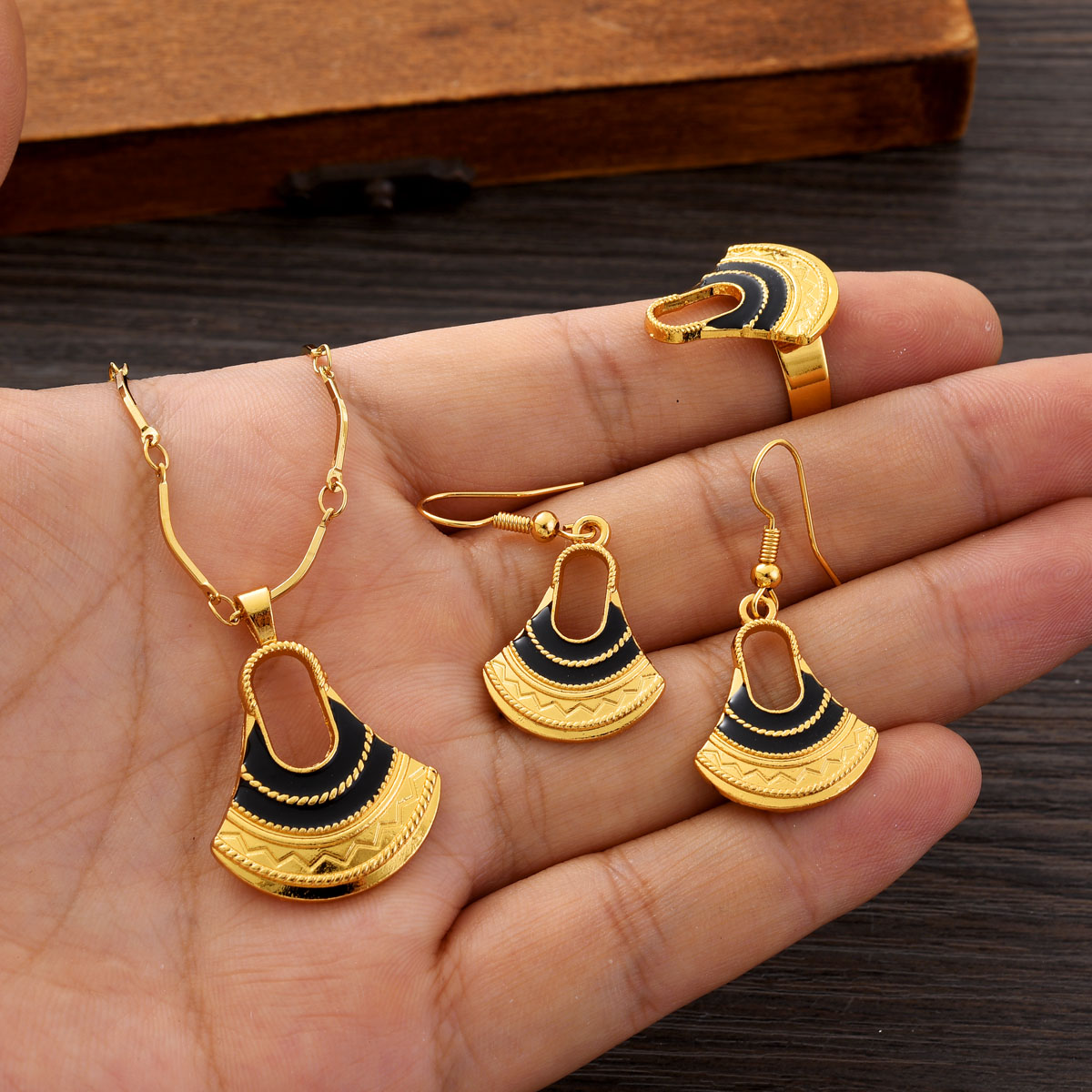 Fashion PNG Gold Color Jewelry - Women Accessories Png ulasan dan harga
