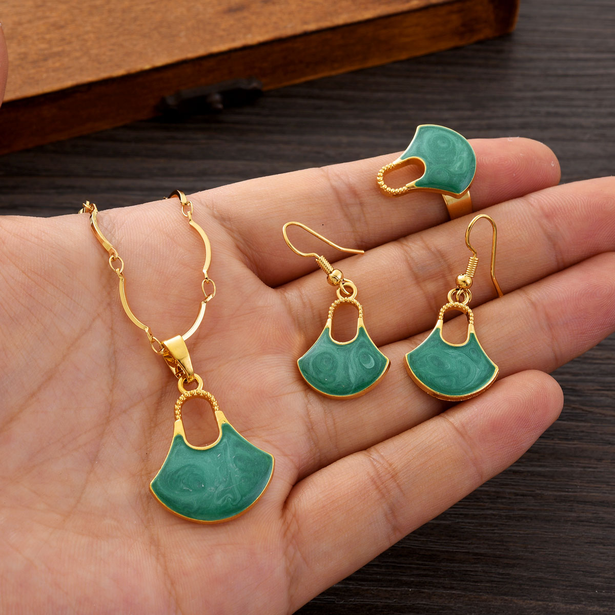 Fashion PNG Gold Color Jewelry - Women Accessories Png ulasan dan harga